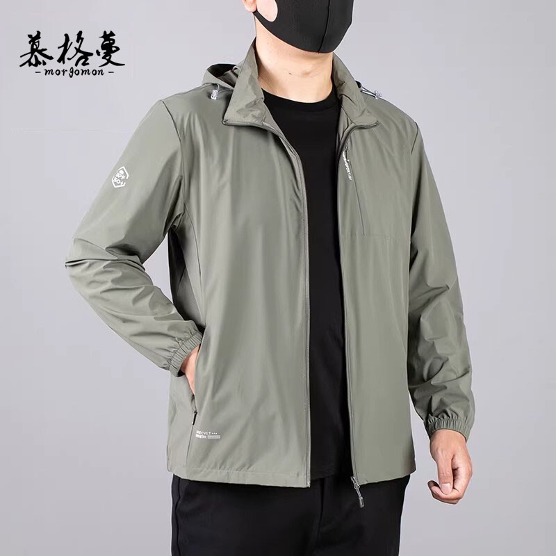 男士夏季户外运动风男士连帽风衣中长款军绿色拉链外套轻薄防晒
