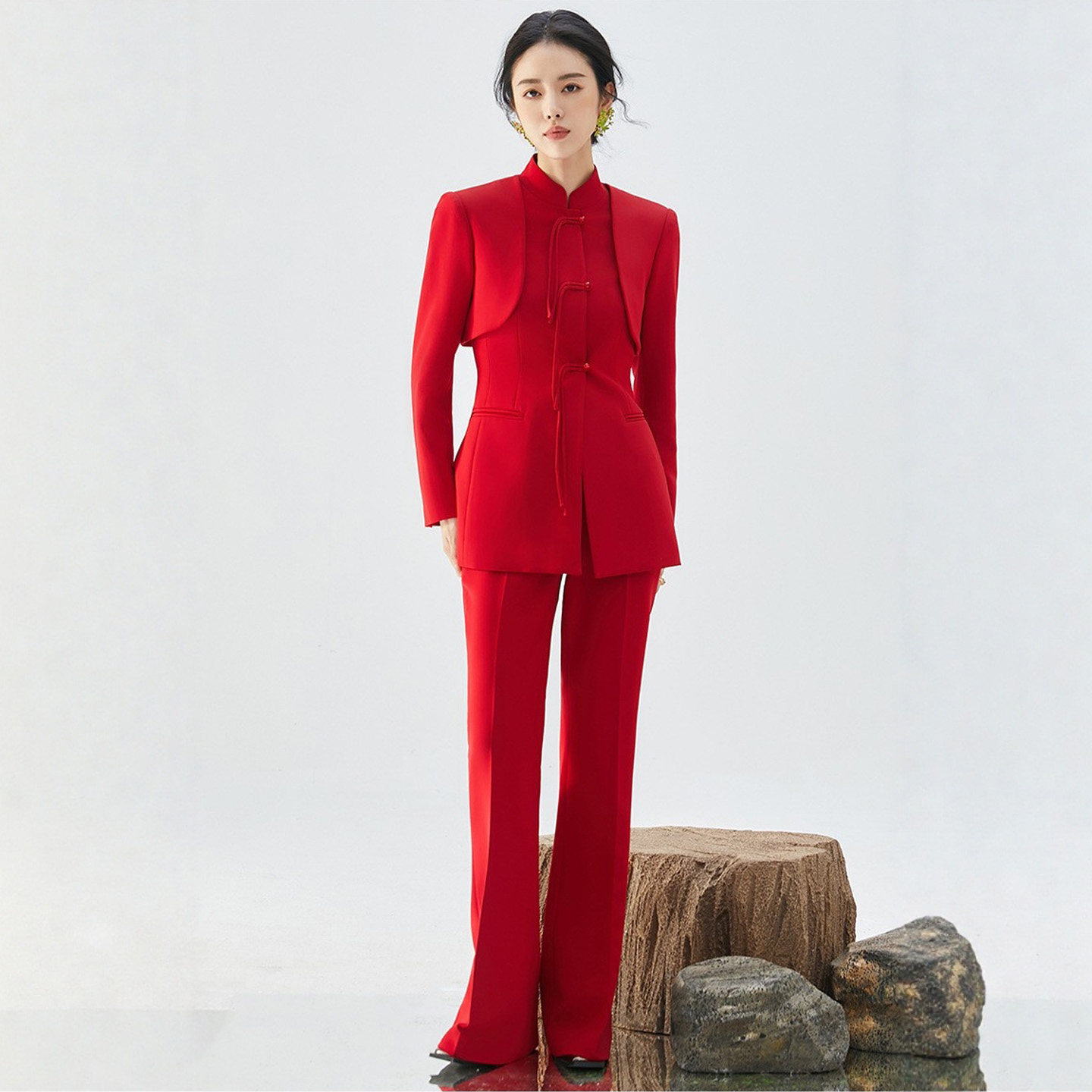 高端年会主持人红色立领西装套装女士国风新中式盘扣披肩正装礼服