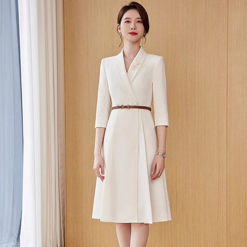 时尚气质米白色正式场合正装