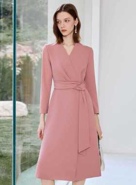 艾尚臣粉色收腰连衣裙女新款系带轻奢中长裙美容院工作服宴会礼服