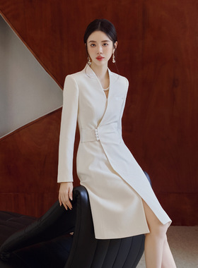 扶摇新中式白色缎面连衣裙女国风主持人中长裙醋酸高级感宴会礼服