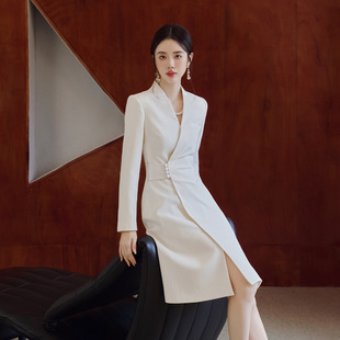 扶摇新中式白色缎面连衣裙女国风主持人中长裙醋酸高级感宴会礼服