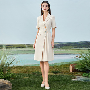 扶摇主持人国风刺绣高级感米白色短袖连衣裙女新中式盘扣教师礼服