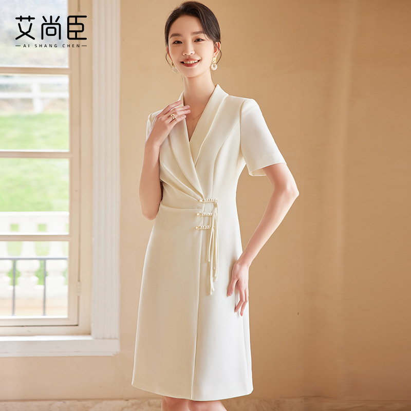 高端主持人米白色连衣裙中式礼服