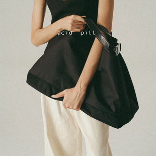 爱喜acid pill｜金属插扣尼龙水饺托特包斜挎包男女同款