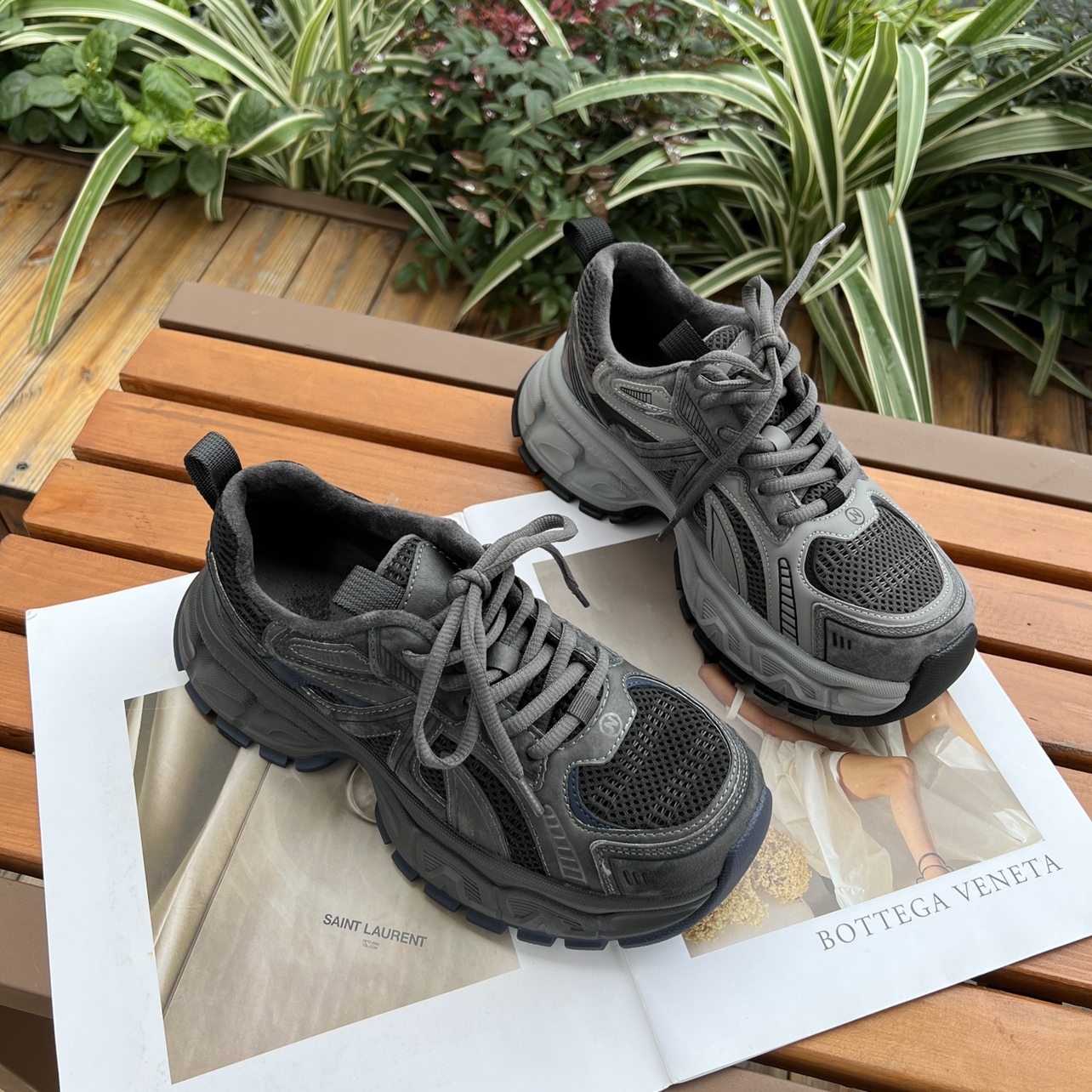 欧洲站做旧复古小众厚底真皮老爹鞋女2025冬新款加绒显脚小运动鞋