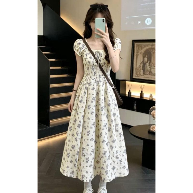 法式巨好看碎花连衣裙子女夏季新款海边度假气质方领掐腰长裙