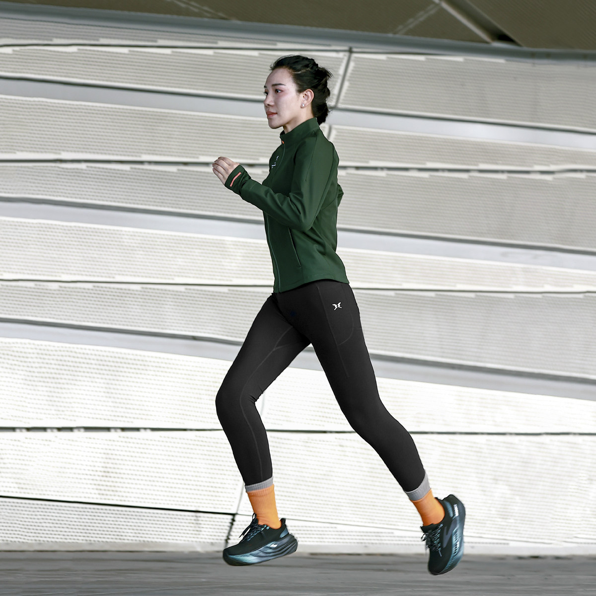 BODYWIT身体智慧刺客女抓绒立领跑步风衣加绒保暖透气防风雨外套