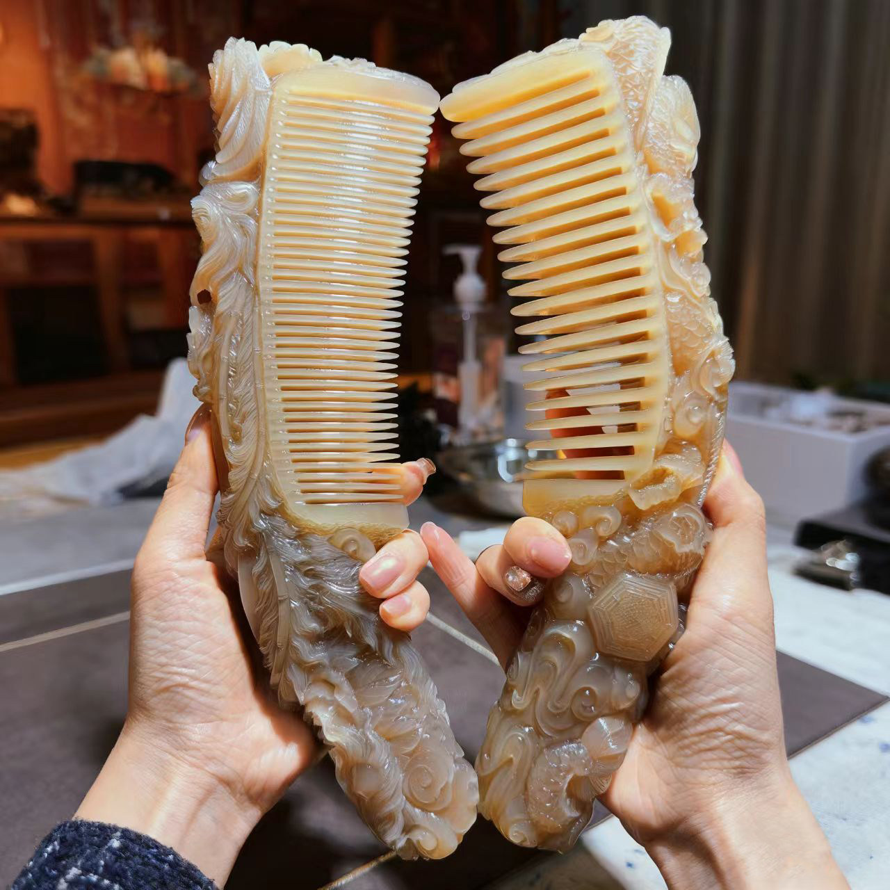 牛角老东天然正品白水牛角梳子纯手工牛角卷发大齿按摩梳角尖梳