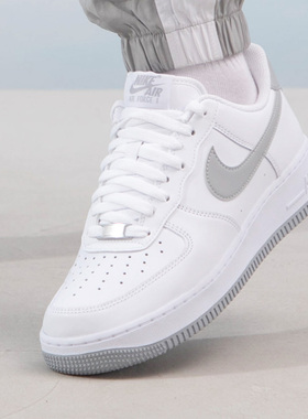 Nike/耐克Air Force 1 男子低帮防滑耐磨运动休闲鞋 IB8865-221
