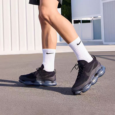 耐克男子舒适透气防滑耐磨跑步鞋