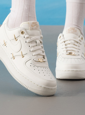 Nike耐克AIR FORCE1女子空军一号低帮耐磨运动休闲板鞋FV3654-111