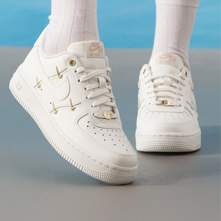Nike耐克AIR FORCE1女子空军一号低帮耐磨运动休闲板鞋FV3654-111