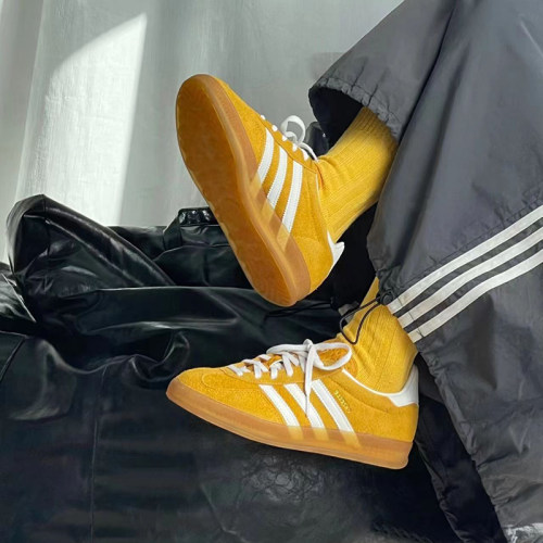 adidas系带运动休闲板鞋