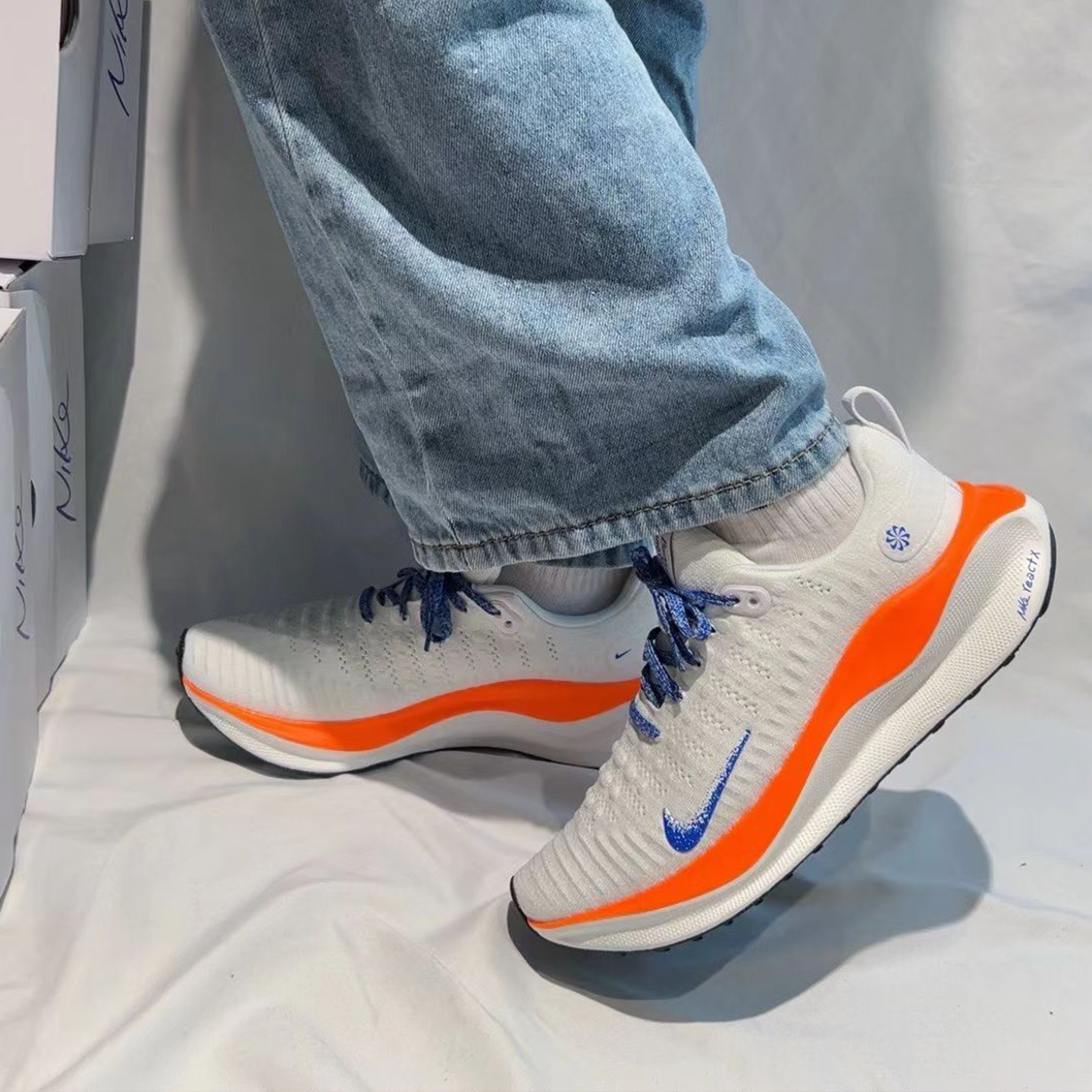 耐克女低帮休闲透气步鞋