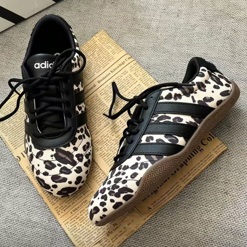 adidas阿迪达斯Grand Cour女款舒适防滑百搭耐磨休闲板鞋KI2717