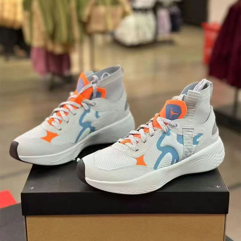 耐克男款系带防滑耐磨透气休闲鞋