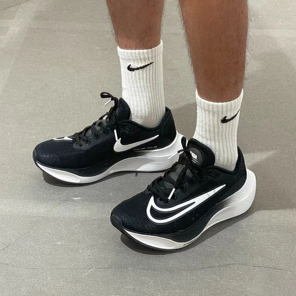 Nike/耐克ZOOM FLY5男子低帮减震透气户外运动跑步鞋FQ6851-101