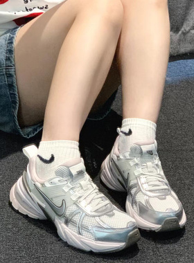 Nike/耐克V2K RUN Runtekk女子舒适百搭耐磨运动休闲鞋FD0736-010