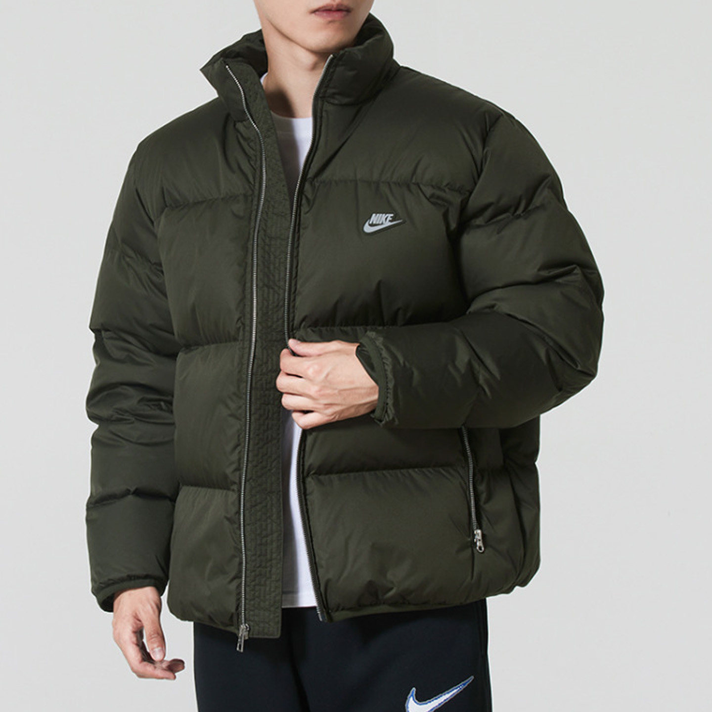 Nike耐克男子舒适百搭保暖防风立领短款运动休闲羽绒服IB2976-017