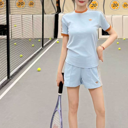 阿迪达斯女款三条纹运动短袖T恤