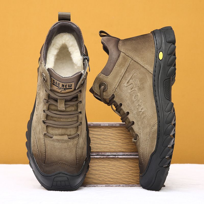 真皮羊毛雪地靴男冬季户外防滑运动休闲短靴子男士加厚棉鞋