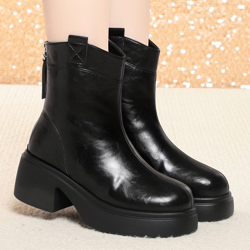 简约高级英伦风黑色短靴女款秋冬切尔西女靴粗跟烟筒马丁靴子