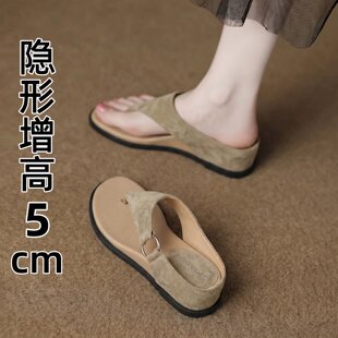 品牌真皮厚底内增高人字拖鞋女2026夏季新款外穿坡跟夹角凉拖鞋子