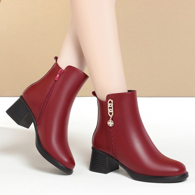 秋冬短靴女配裙子软皮中年妈妈鞋新款靴子粗跟马丁靴薄绒女皮鞋