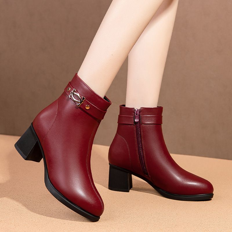 2021年冬季妈妈鞋软皮软底短靴马丁靴粗跟女靴子中老年皮棉鞋