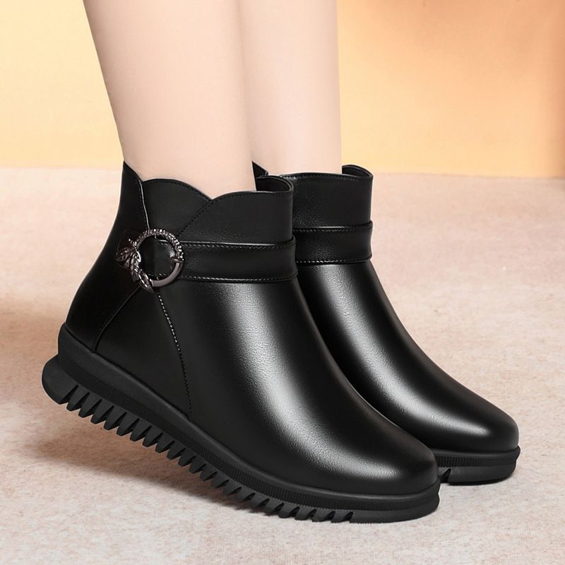 软皮妈妈棉鞋女冬靴子女士短靴软底防滑羊毛皮鞋中老年女鞋子