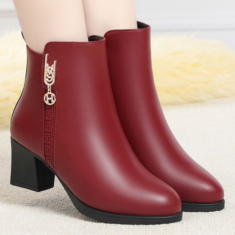 中年妈妈鞋子秋冬新款中老年棉鞋女保暖皮鞋短靴女士马丁靴子