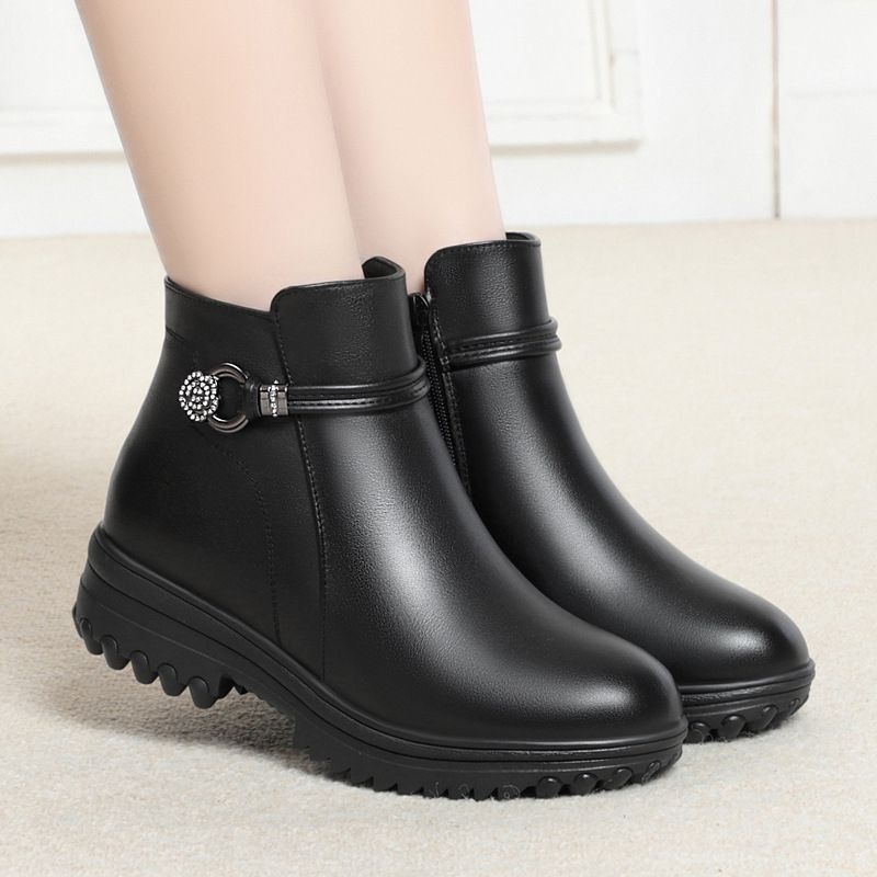 女士新款保暖冬季大码妈妈短靴女平底单靴中老年防滑女棉皮鞋