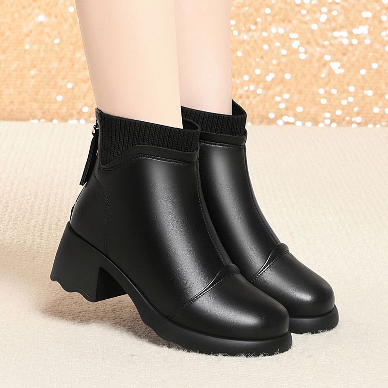 平底妈妈鞋棉鞋2025新款秋冬短靴子中老年女鞋皮鞋保暖马丁靴