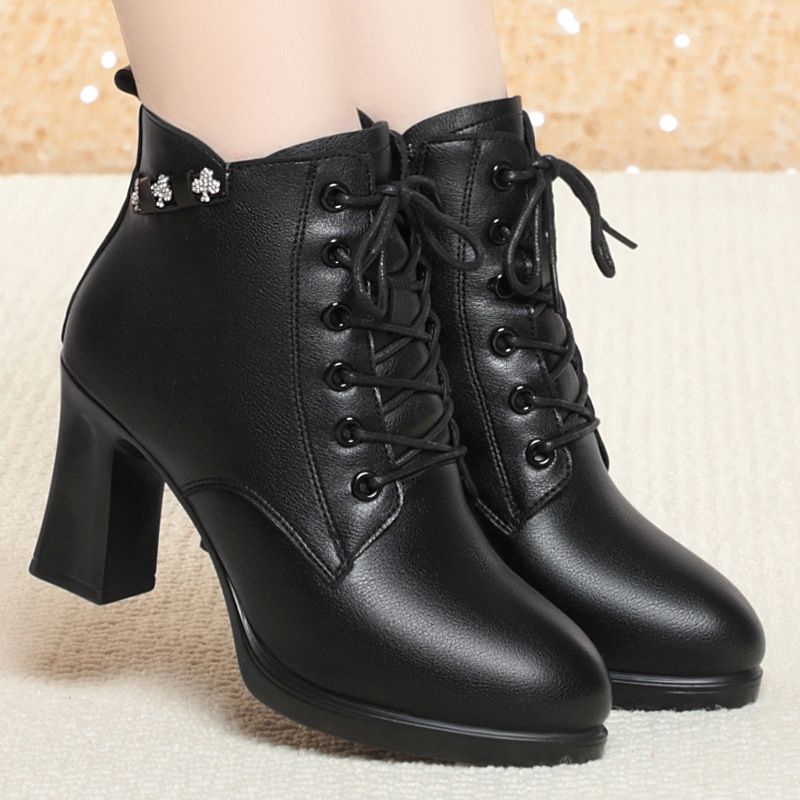 马丁靴女2025新款秋冬季鞋子女鞋配裙子的小短靴妈妈高跟靴子