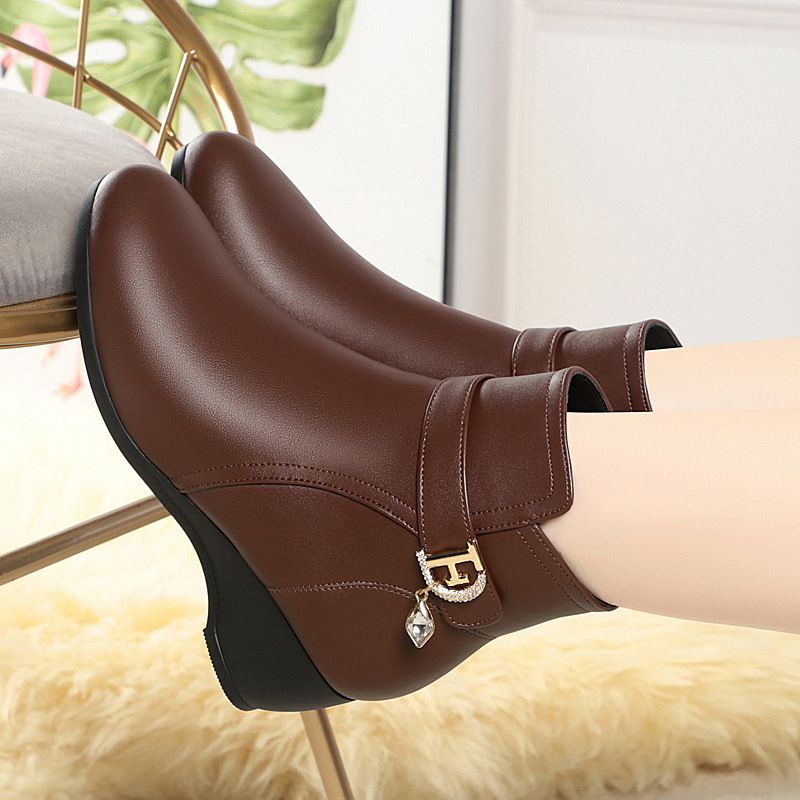 平底妈妈鞋棉鞋2025新款秋冬短靴子中老年女鞋皮鞋保暖马丁靴