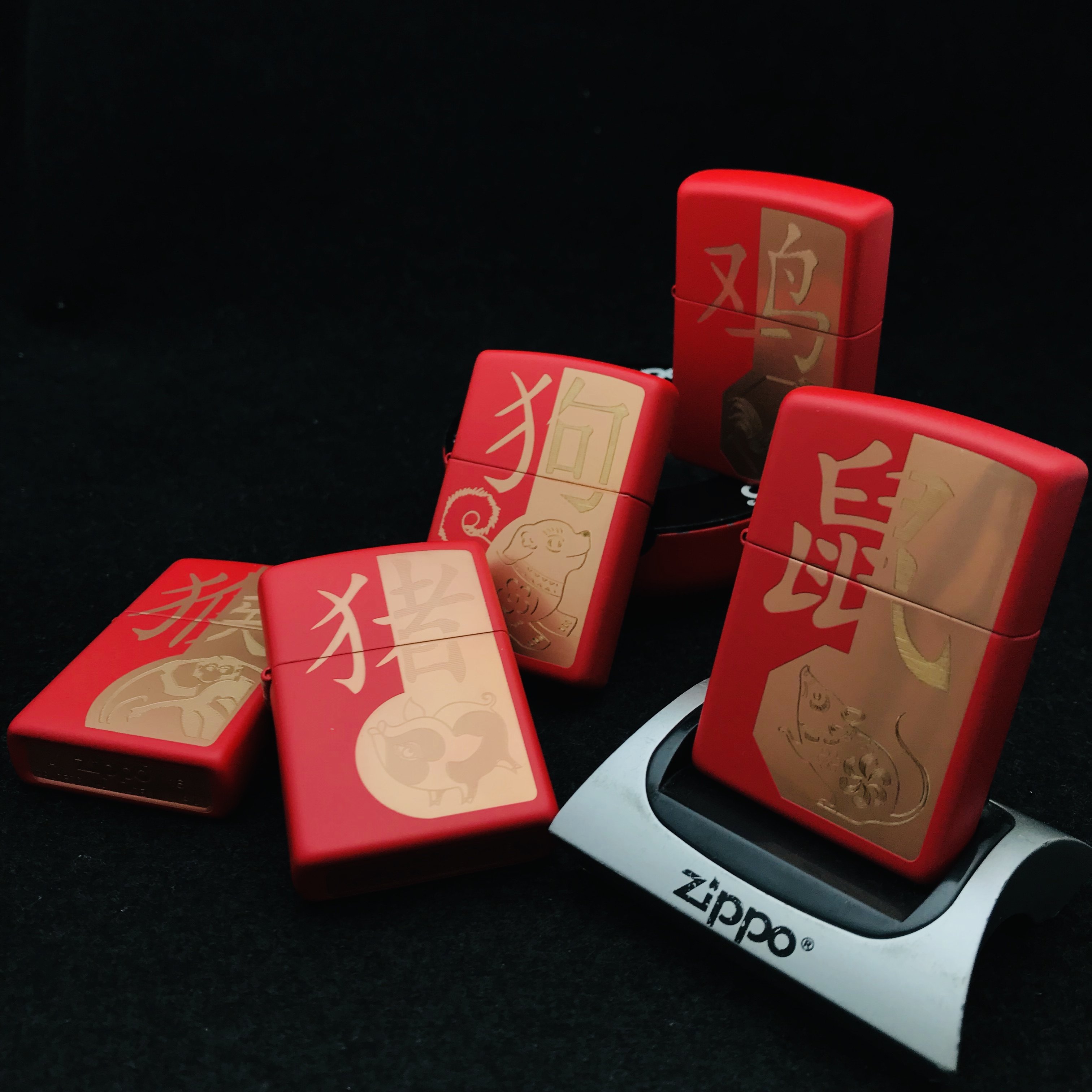 左左ZIPPO进口原装美国防风煤油打火机 红哑漆十二生肖猴鸡狗猪鼠,ZIPPO/瑞士军刀/眼镜,ZIPPO/芝宝,淘宝优惠券,粉丝福利购,淘宝优惠卷