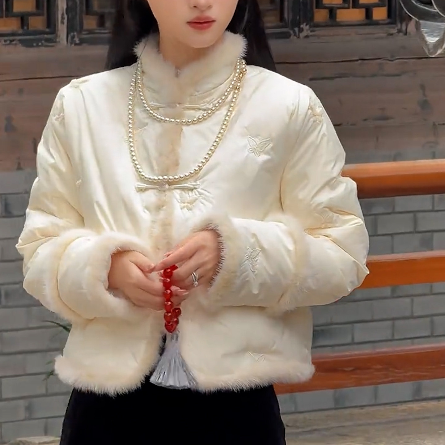 新中式国风重工刺绣盘扣棉服