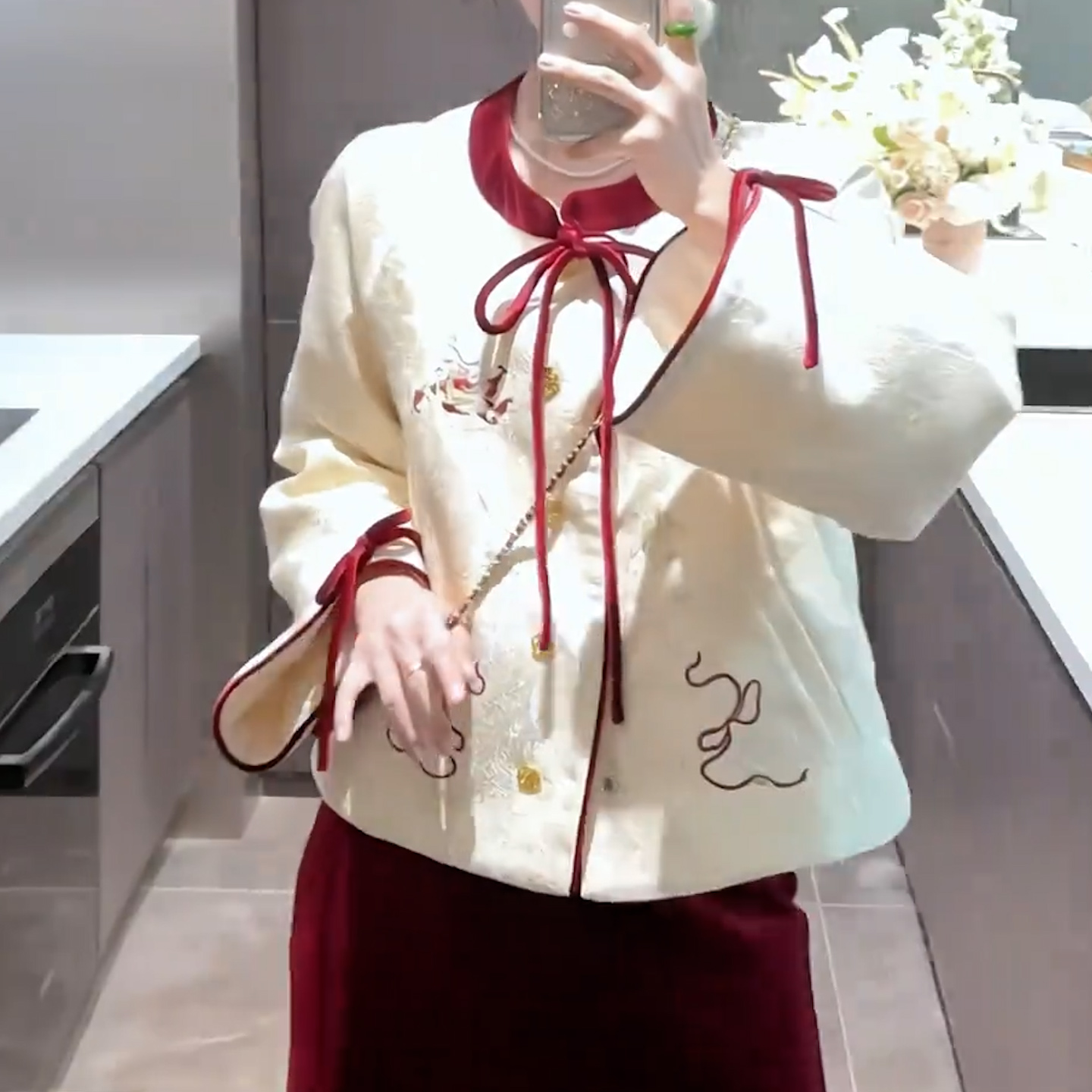 新中式小众刺绣短外套女