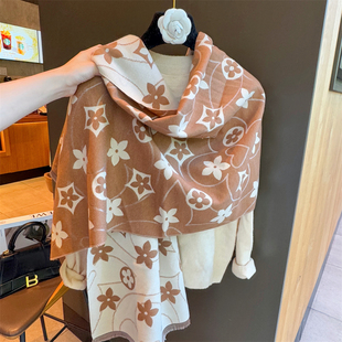 送礼老花围巾女2025秋冬新款保暖双面仿羊绒围脖高级感空调房披肩