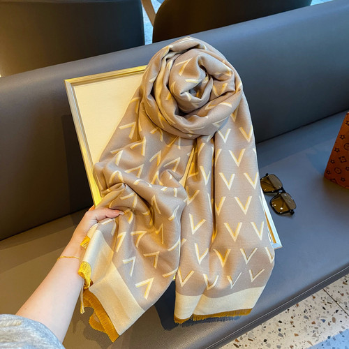 杭州高档大牌围巾冬季字母仿羊绒