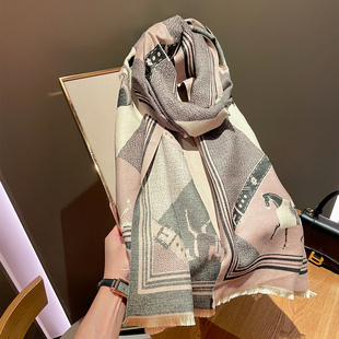 欧美大牌战马围巾女冬季2023新款双面仿羊绒外搭披肩两用保暖围脖