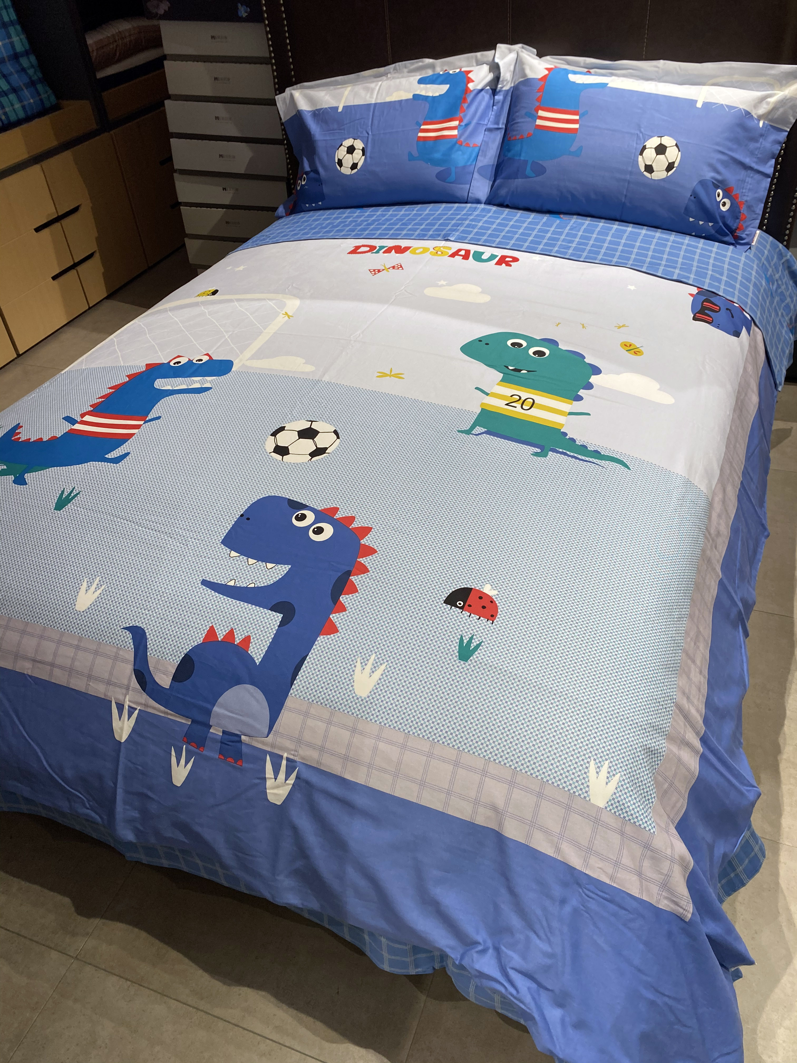 多喜爱美眠康高档磨毛儿童卡通印花四件套小恐龙足球赛专柜同款