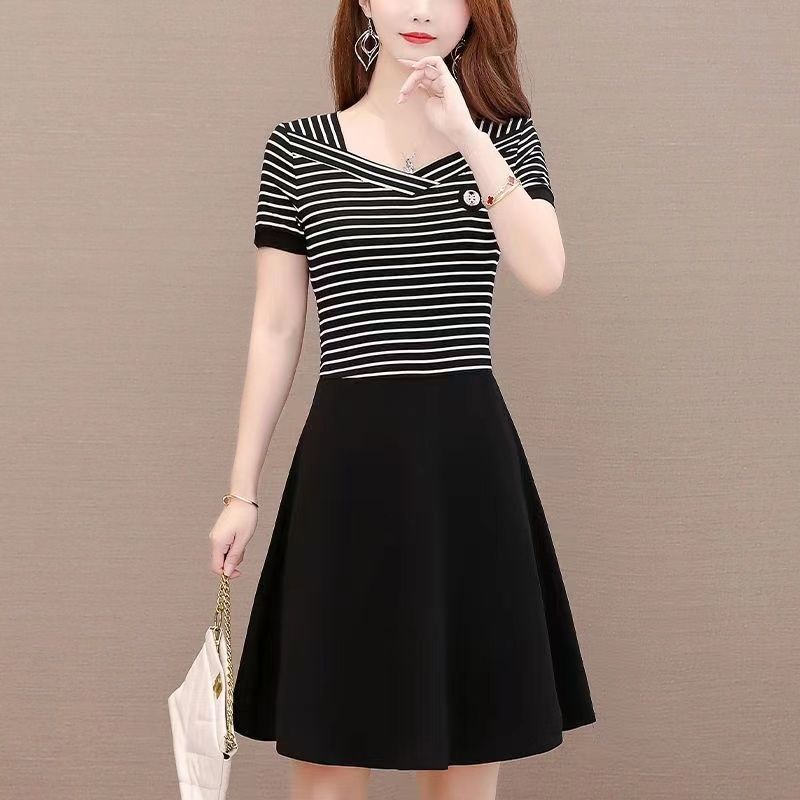 条纹显瘦连衣裙2023新款大码胖妹妹遮肚子假两件拼接a字裙子夏季