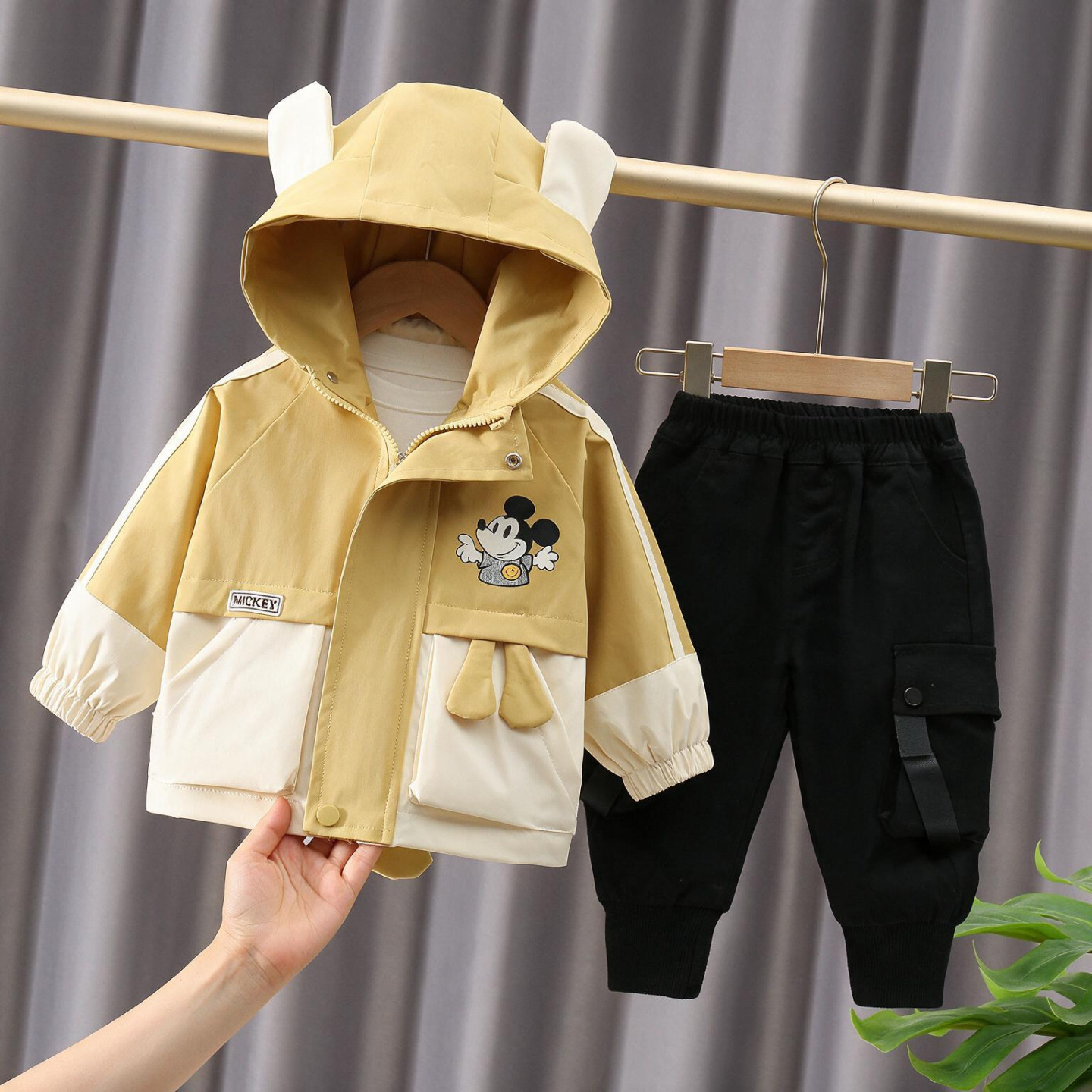 男童春秋连帽冲锋衣两件套