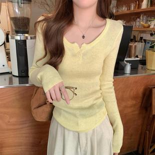 2025初春少女感嫩黄色针织打底衫 上衣 女纽扣正肩内搭毛衣韩版 长袖