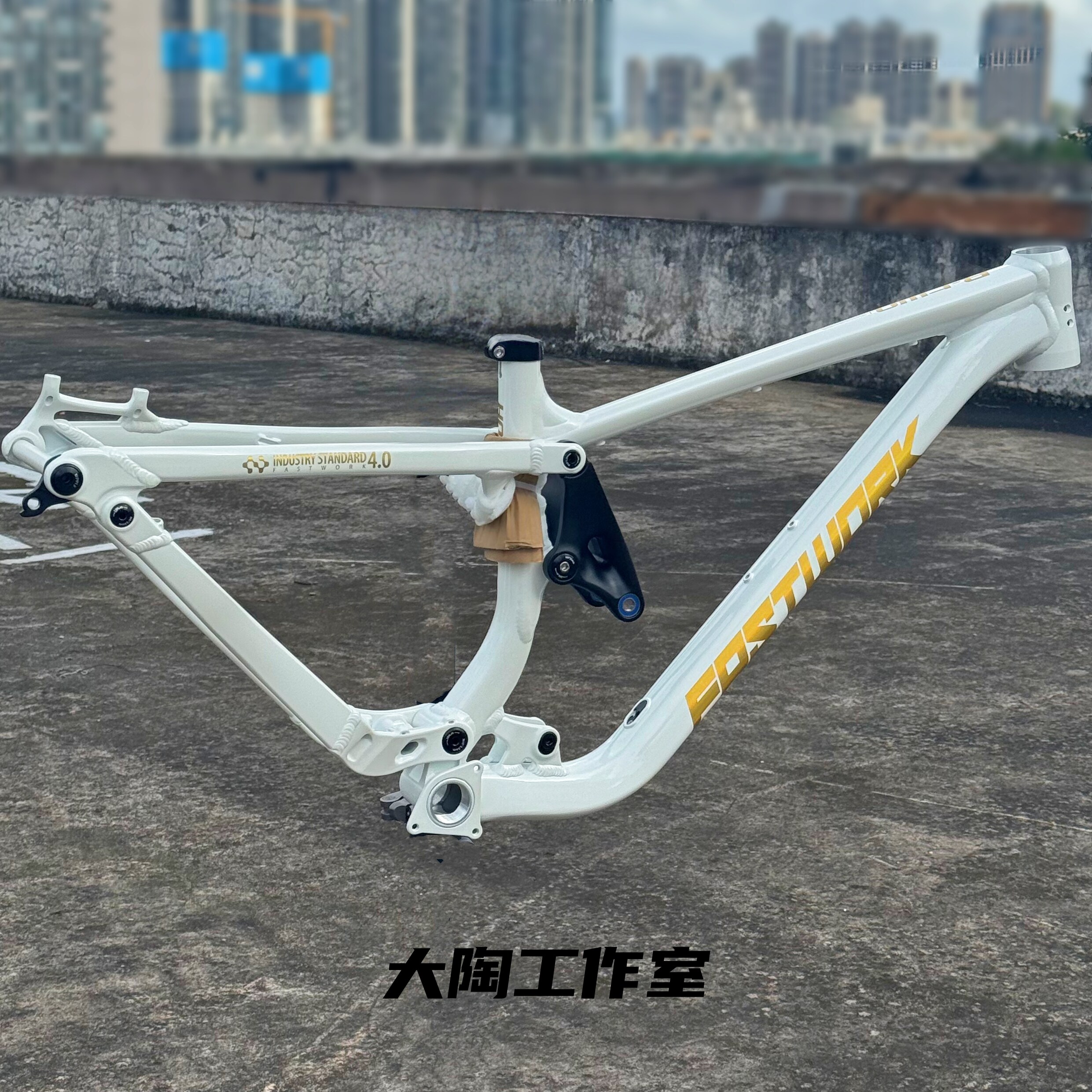 耳轴车架更大行程一步到位