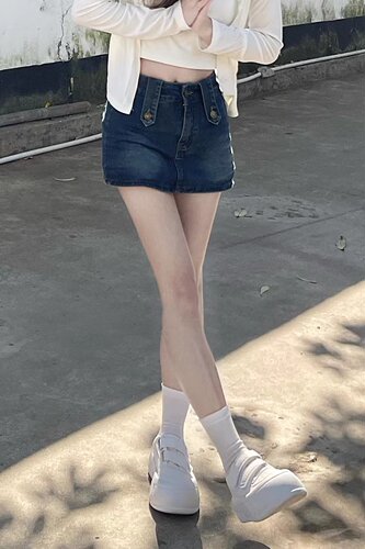 超辣妹显腿长带内衬防走光超短裙