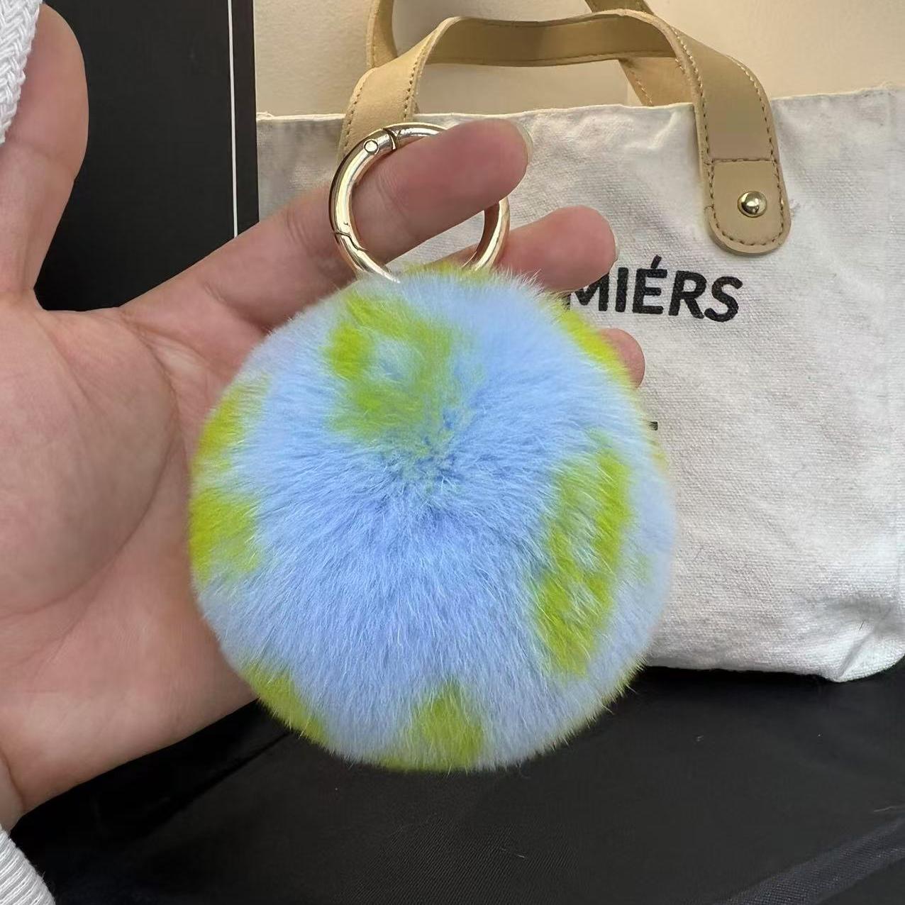 可爱獭兔毛毛球汽车钥匙扣挂件