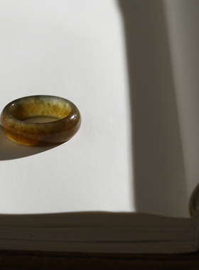 13号戒指 新疆和田玉糖玉唐草纹泥鳅背圆弧素圈指环 8327